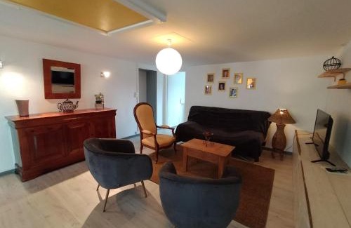 Montmotier House | Maison de campagne 6 pers avec chemins de randonnée et station thermale à proximité - FR-1-589-631