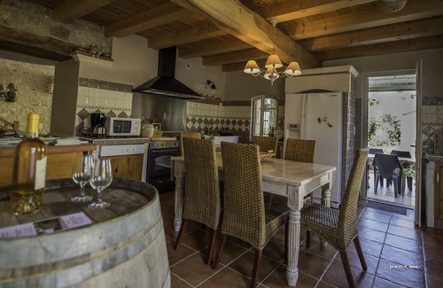 Fauch House | Maison de Campagne en Pierre Blanche un Véritable Havre de Paix et de Quiétude