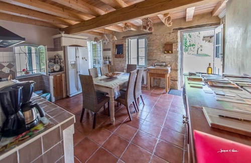 Fauch House | Maison de Campagne en Pierre Blanche un Véritable Havre de Paix et de Quiétude