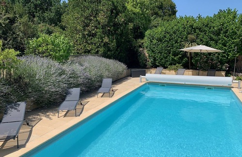 Antezant-la-Chapelle House | Maison de Charme, 4 Chambres, Grand Jardin et Piscine Privée