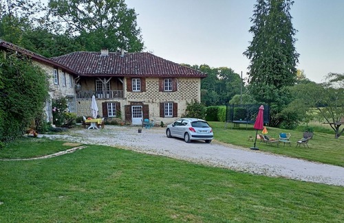 Cizos House | Maison de Charme au Cœur D'un Très Grand Parc Arboré