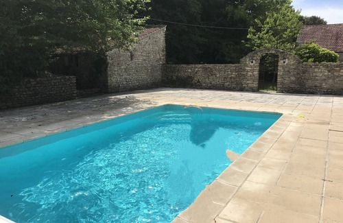 Montjavoult House | Maison de Charme au Cœur du Vexin - Piscine Chauffée, Grand Jardin - 1h de Paris