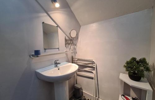 Le Menoux House | Maison de charme avec piscine, proche de la Creuse et attractions touristiques - FR-1-591-62