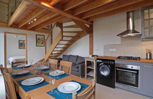 L'Aigle Apartment | Maison de charme : piscine, sauna, salle de jeux, studio en option, idéal pour détente et sport - FR-1-497-140