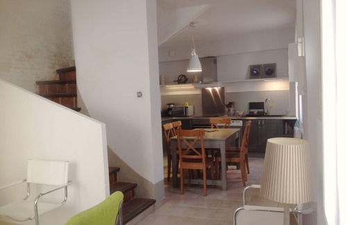 Sainte-Marie-la-Mer House | MAISON de CLARA, 4 ⭐️ 2,3 km la plage, Refined decor, wifi, courtyard, garage, air conditioning
