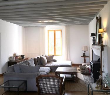 Sougeres-en-Puisaye House | Maison de famille piscine et vue
