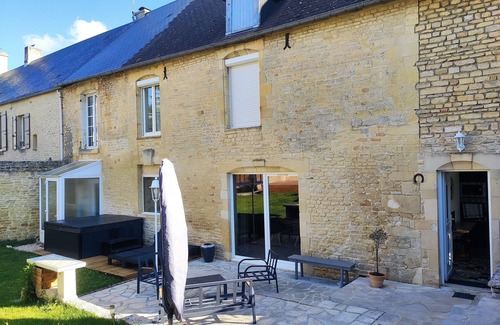 Bretteville-l'Orgueilleuse House | Maison de Famille , 3 Chambres, Jardin Avec Jaccuzzi Proche Plages Dday