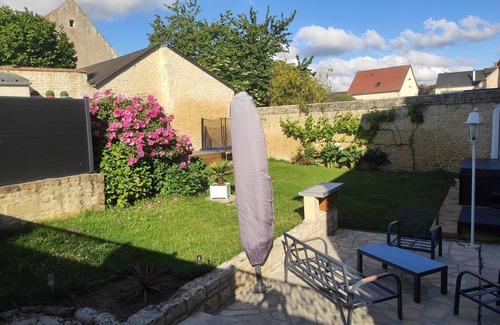 Bretteville-l'Orgueilleuse House | Maison de Famille , 3 Chambres, Jardin Avec Jaccuzzi Proche Plages Dday