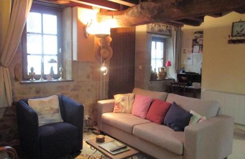 Bourbon-l'Archambault House | Maison de ferme restaurée avec pêche incluse et animaux acceptés - FR-1-489-293