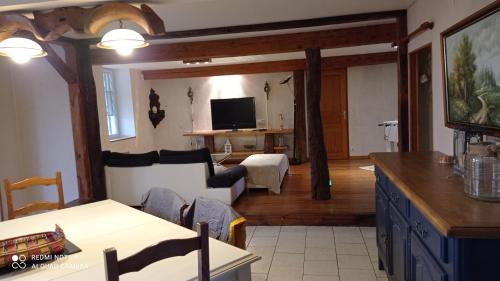 Gannay-sur-Loire Villa | Maison de ferme au calme jusqu'à 10 personnes
