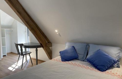 Ygrande House | Maison de ferme rénovée 18ème avec jardin, cheminée, Wi-Fi et parking - FR-1-489-433