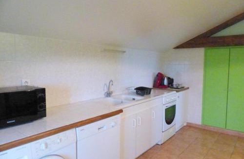 Deux-Chaises House | Maison de ferme rénovée, campagne, cheminée, étang privé, jardin, parking, internet - FR-1-489-177