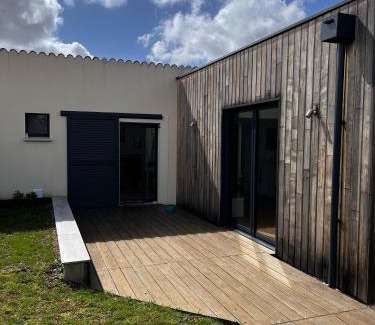Ternant House | Maison de Josie