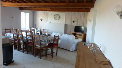 Pertheville-Ners House | Maison de la Delle