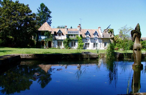 Bois-le-Roi House | Maison de la Mare (7 rooms) along La Seine and in a wooded property.