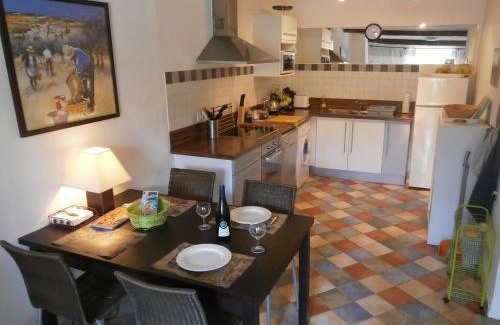 Saint-Chinian Apartment | Maison de la Place