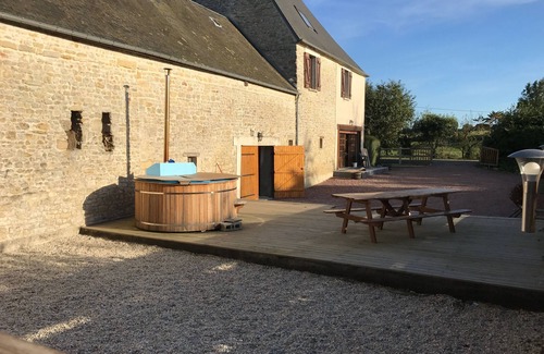 Torteval-Quesnay House | Maison de la Rivière/SPA/10 Pers