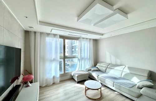 Yeonsu-gu Apartment | maison de Lune
