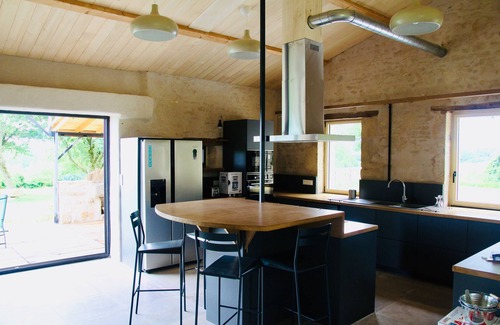 Sepvret House | Maison de Luxe Indépendante Dans une Aile du Logis, Terrasse Nature, Randonnées