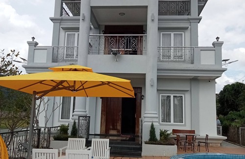 Kep House | Maison de Maître Avec Grande Piscine de 300 m2