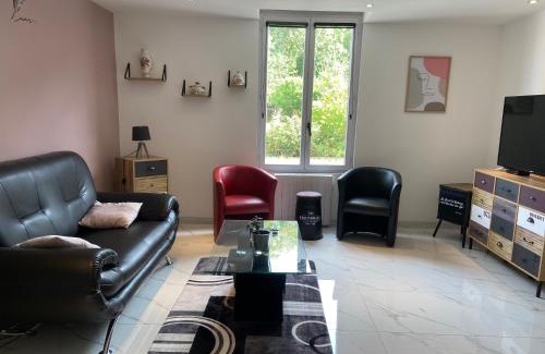 Moiremont Apartment | Maison de Maddy