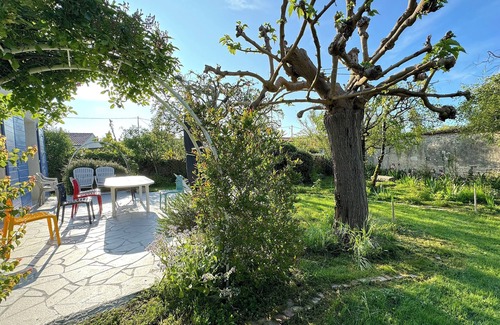 Lucon House | Maison de Plein Pied, Dans un Jardin Arboré, au Calme, en Plein Centre-ville