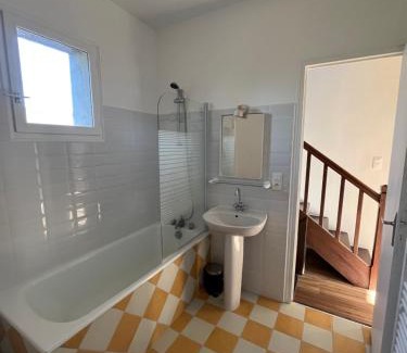 Saint-Pierre-des-Nids House | Maison de village