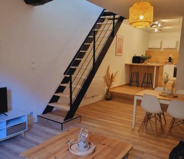 Viviers-les-Montagnes Apartment | Maison de village à la décoration bohème jusqu'à 6 personnes