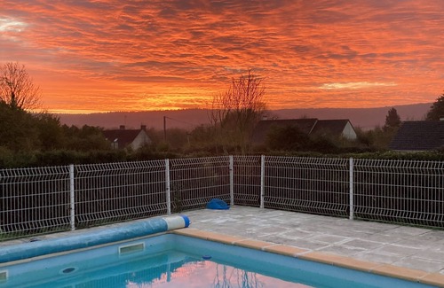 Saint-Mard-de-Reno Cottage | Maison de Vacances Familiale Avec Piscine au Coeur du Perche - 10 Personnes
