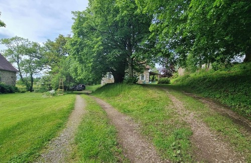 Saint-Frion House | Maison de Vacance Indépendante au Sein D'une Propriété Familiale