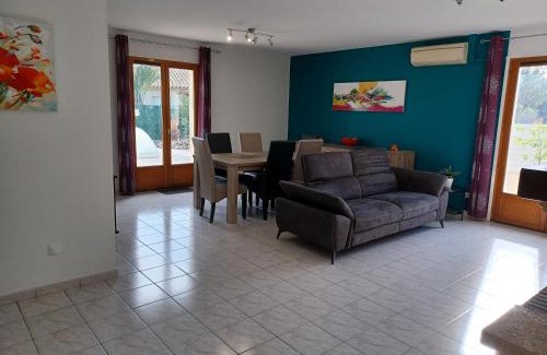 Claira House | Maison de vacances avec 4 chambres Clim et WiFi