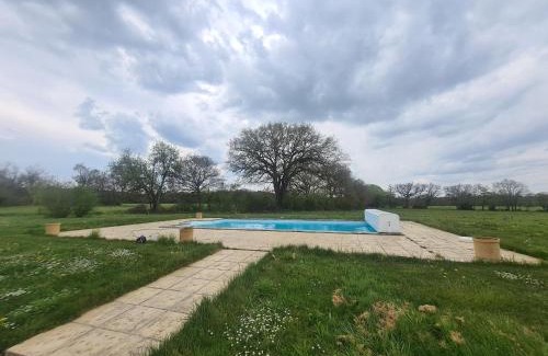Belabre House | Maison de vacances avec piscine partagée dans le Parc de la Brenne, linge et ménage inclus - FR-1-591-199
