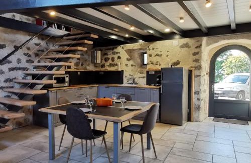 Arsac-en-Velay House | Maison de vacances rénovée, entre nature et ville, proche du Puy-en-Velay - FR-1-582-321