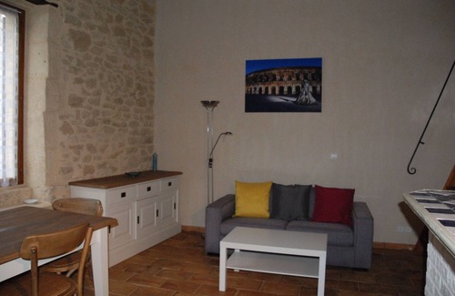 Sernhac House | Maison de Village Avec Terrasse et Garage Près du Pont du Gard