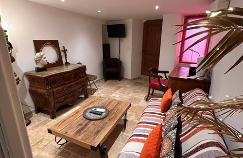 Adissan House | Maison de Village. Calme et Reposant,idéal Pour les Famille !