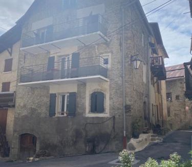 Beauvezer House | Maison de village de 1802, fraîchement rénovée à Beauvezer 04370