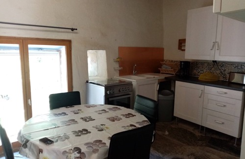Cabrieres House | Maison de Village de 72 m² Avec Terrasse au Coeur de L'hérault