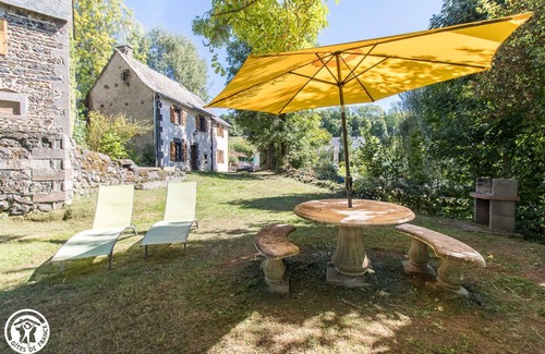Olby House | Maison de Village Traditionnelle Idéale Pour Découvrir le Département