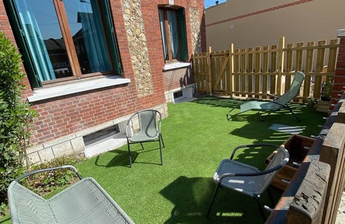 Coteaux Ouest House | Maison de Ville Avec Jardin