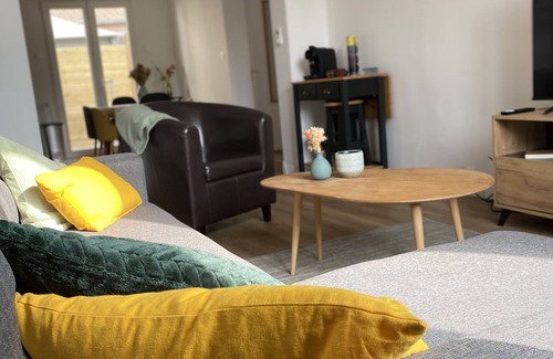 Coteaux Ouest House | Maison de Ville Avec Jardin