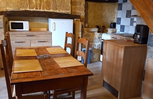 Domme House | Maison de Ville Rénovée Avec Cour, au Cœur de la Bastide de Domme