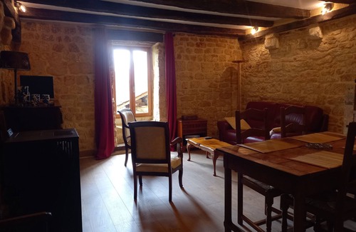 Domme House | Maison de Ville Rénovée Avec Cour, au Cœur de la Bastide de Domme