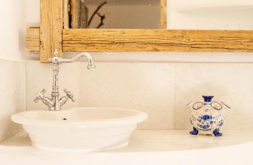Limni Vouliagmenis House | Maison De Yaya at Heraion Lagoon