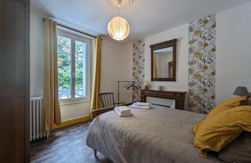 Vic-sur-Cere House | Maison des années 30 - Vic-Sur-Cère - 4 personnes