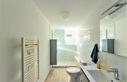 Valence Apartment | Maison des bains - 3 chambres - Jardin - Wifi