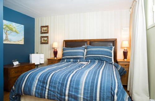 Gay Village Bed & Breakfast | Maison Des Jardins B & B