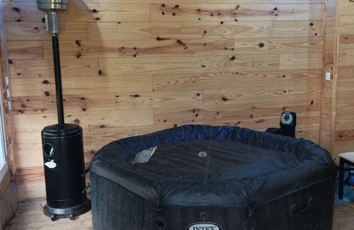 Tournans House | Maison Disponible en Juillet Avec Spa, Sauna et Piscine Hors sol