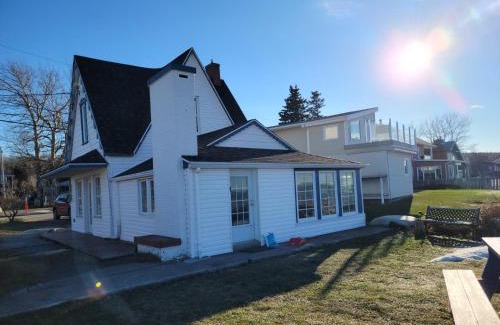Rimouski-Neigette House | Maison du bord du fleuve à 5 min du centre ville