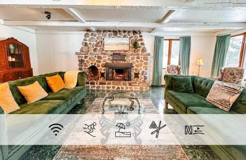 Saint Donat House | Maison du lac avec plage, embarcations, billard et spa privé