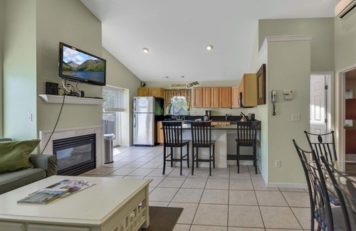 Branchport House | Maison Du Lac: Great Level Lakefront on Keuka Lake!